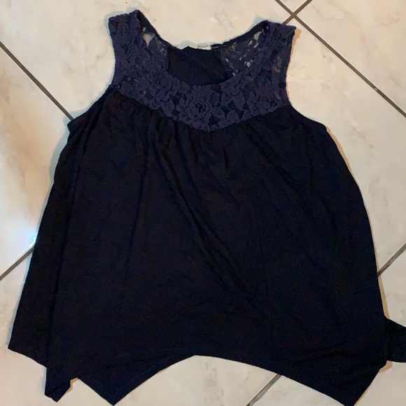 SOLD- Women’s tank tops - Picture 3 of 12